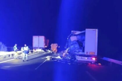 Cortada la A-62 dirección Valladolid, por la colisión entre dos camiones