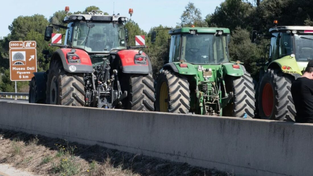 Los transportistas avisan: "No cargaremos los camiones mientras no se garantice la circulación". Foto de archivo Los transportistas avisan: "No cargaremos los camiones mientras no se garantice la circulación"