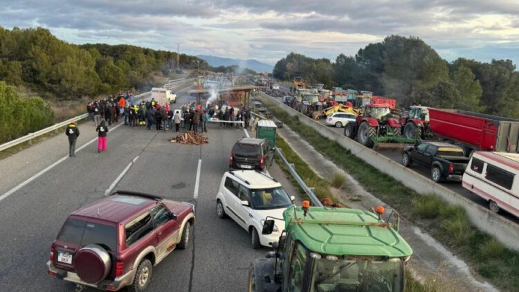 Cortada la AP-7 en Borrassà y la N-II en Pontós por las manifestaciones de agricultores