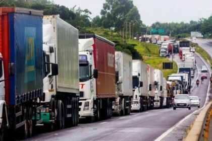 Brasil tiene 8.000 camiones parados por falta de conductores