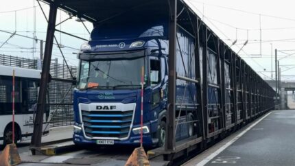 El primer camión eléctrico viaja a través del Túnel del Canal de la Mancha con LeShuttle Freight