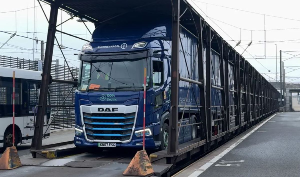 El primer camión eléctrico viaja a través del Túnel del Canal de la Mancha con LeShuttle Freight