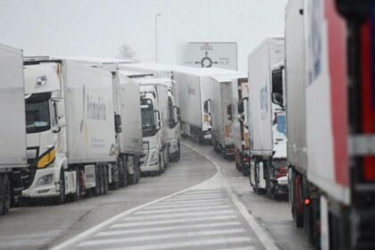 Los supermercados consideran "desproporcionada" la prohibición de circular los camiones
