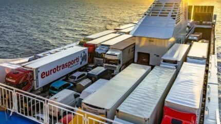 Una sentencia obliga a pagar las horas en ferry de los camioneros como trabajo