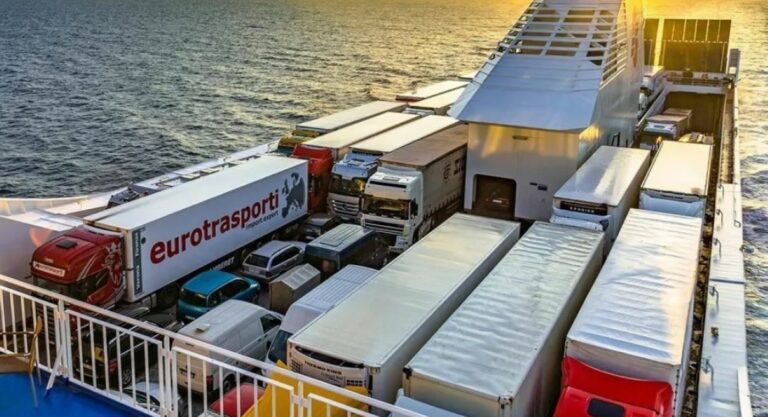 Una sentencia obliga a pagar las horas en ferry de los camioneros como trabajo