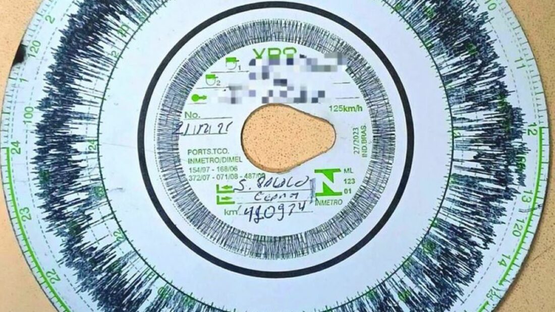 Conductor de autobús descubierto utilizando el mismo disco de tacógrafo durante 30 días