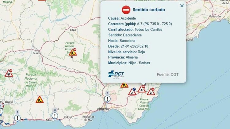 Cortada la A-7 por un accidente entre dos camiones en Sorbas