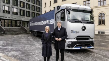 Daimler Truck presenta al Gobierno su camión de hidrógeno