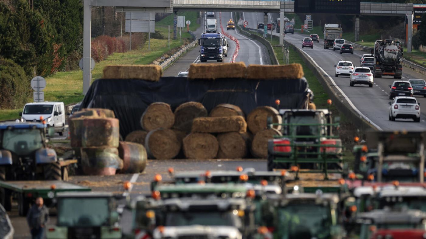 Los bloqueos de las carreteras por los agricultores cuestan millones de euros diarios