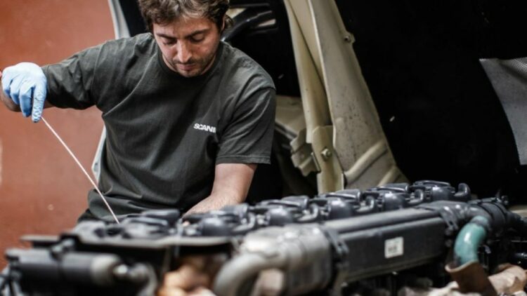 La falta de más de 6.000 mecánicos, uno de los mayores desafíos de los talleres de vehículos industriales