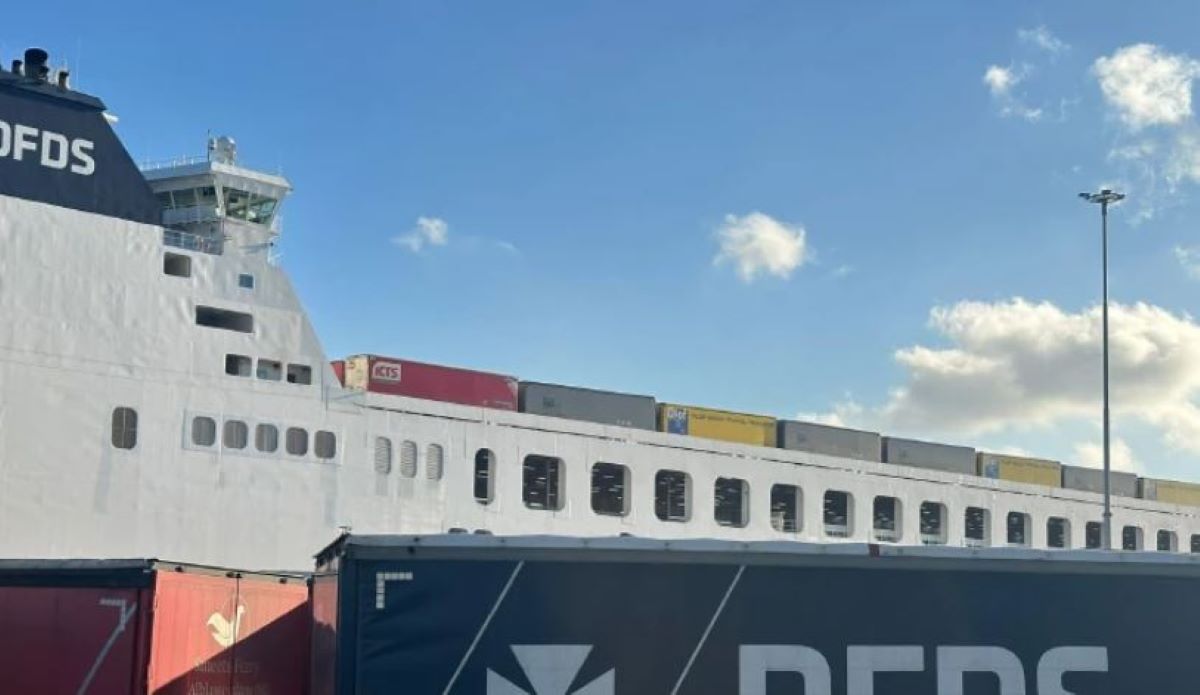 LIT Speditions GmbH amplía su negocio de transporte a Gran Bretaña y adquiere 440 megatráilers