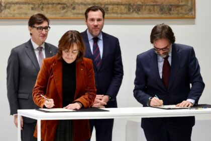 Óscar Puente y Salvador Illa presiden la firma entre los socios de la nueva operadora Rodalies de Catalunya