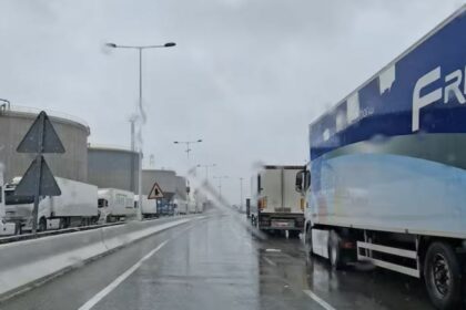 Los camiones no pueden acceder al Puerto de Algeciras porque tiene más de 2.800 en su interior