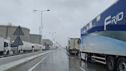 Los camiones no pueden acceder al Puerto de Algeciras porque tiene más de 2.800 en su interior