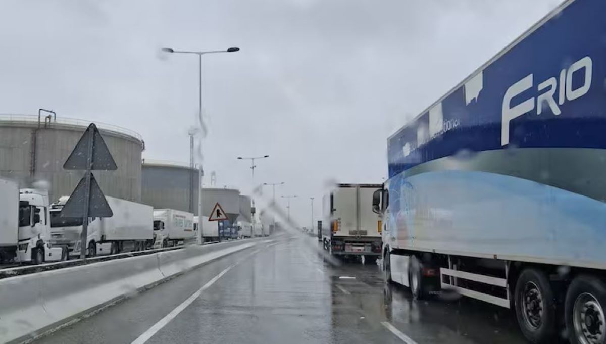 Los camiones no pueden acceder al Puerto de Algeciras porque tiene más de 2.800 en su interior. Foto: RA Los camiones no pueden acceder al Puerto de Algeciras porque tiene más de 2.800 en su interior