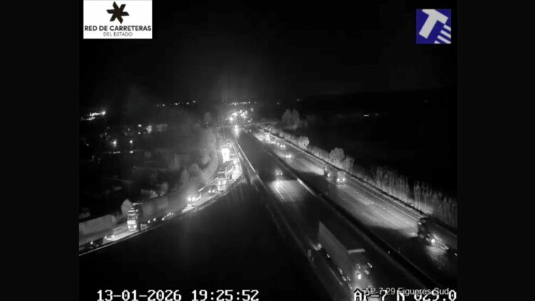 Retenciones de 13 km en la AP-7 en Pont de Molins por tareas de limpieza