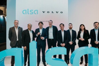 Volvo Buses realiza la entrega oficial a Alsa de dos nuevos autobuses B13R