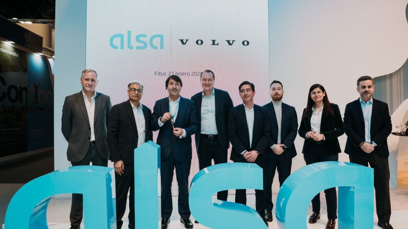 Volvo Buses realiza la entrega oficial a Alsa de dos nuevos autobuses B13R