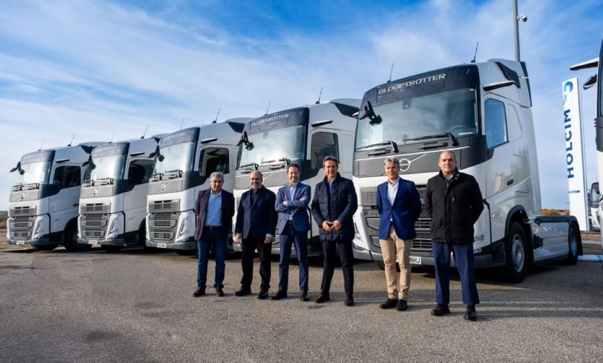Volvo Trucks entrega 30 camiones Volvo FH 500 CV I-Save para la creación de la flota propia de Holcim