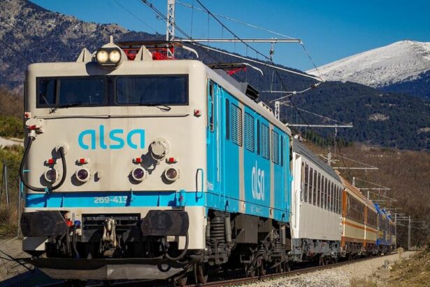 Huelga de la plantilla de ferroviarios de ALSA en la Estación clasificatoria Font Sant Lluís de València