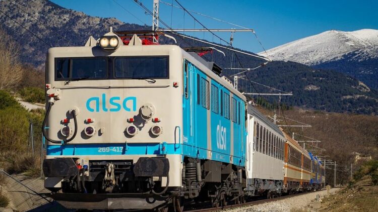Huelga de la plantilla de ferroviarios de ALSA en la Estación clasificatoria Font Sant Lluís de València