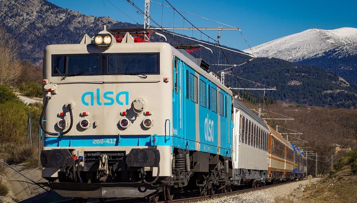 Huelga de la plantilla de ferroviarios de ALSA en la Estación clasificatoria Font Sant Lluís de València