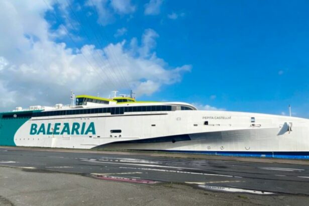 Baleària amplía su flota de buques con la adquisición de un trimarán