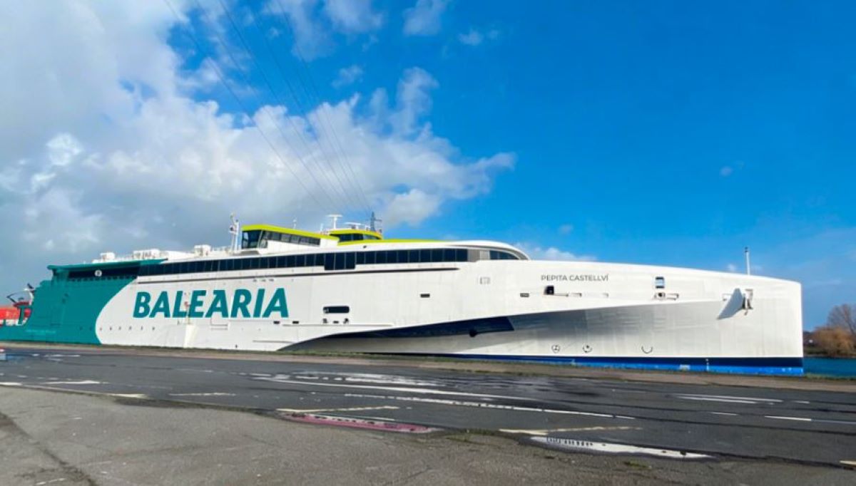 Baleària amplía su flota de buques con la adquisición de un trimarán