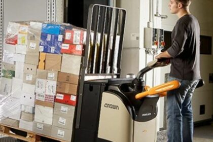 Rumanía aprueba una ley que prohíbe cargar o descargar a los camioneros