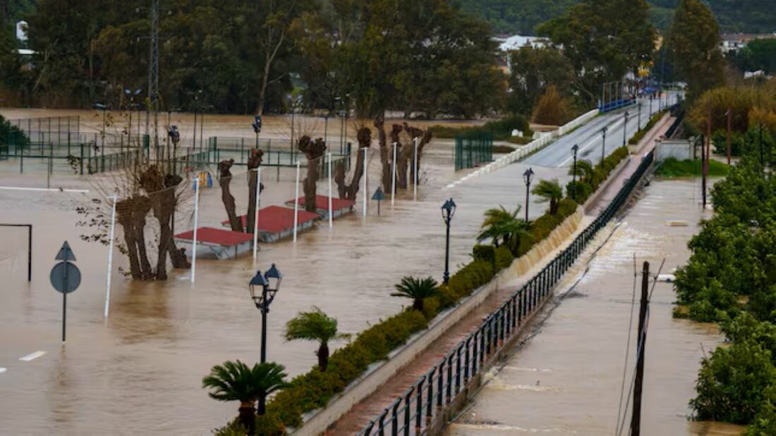 Más de 150 carreteras cortadas por inundaciones y desprendimientos por las lluvias