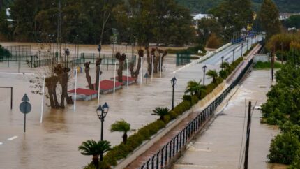 Más de 150 carreteras cortadas por inundaciones y desprendimientos por las lluvias