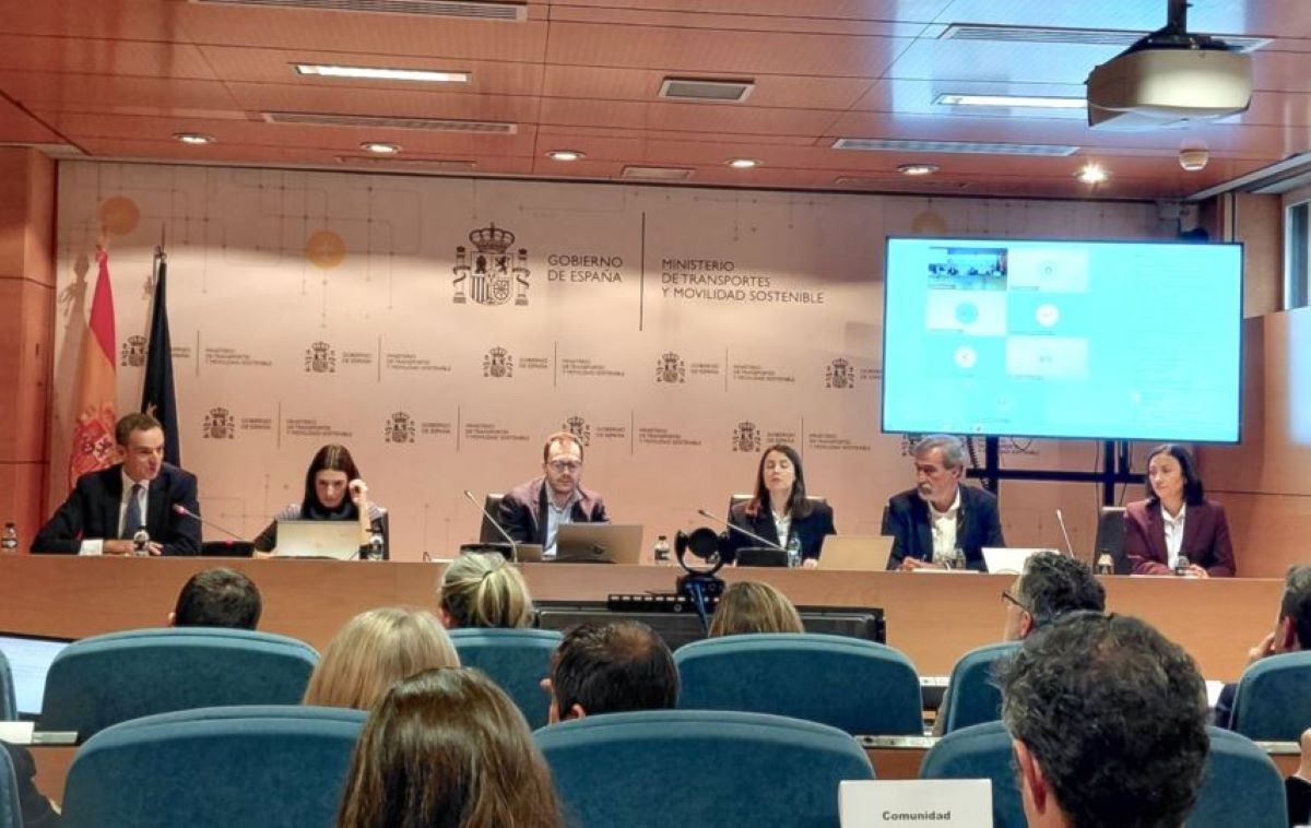 CONFEBUS traslada a los directores generales de transporte el papel estratégico del autobús