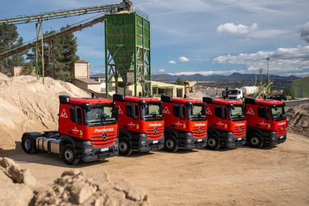 Canteras La Ponderosa recibe 5 Mercedes-Benz Actros 1845 LS