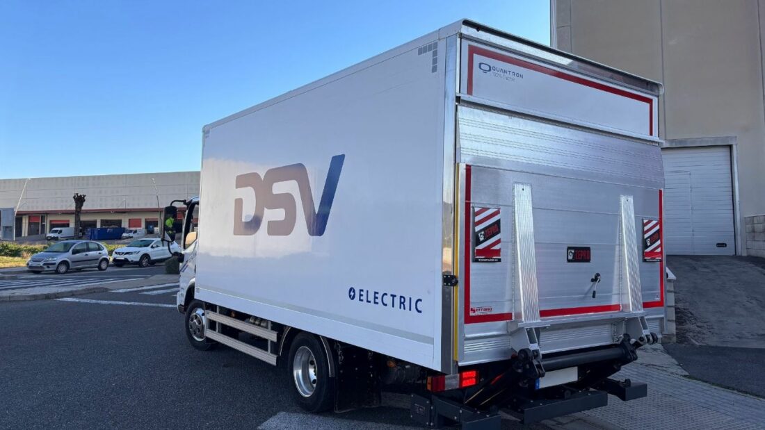 DSV incorpora su primer camión eléctrico para el reparto de última milla en Córdoba