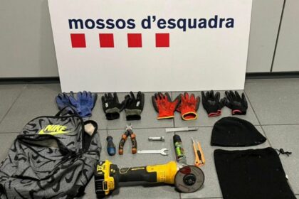 Detenido en el área de servicio de Llinars por robos de mercancías en camiones