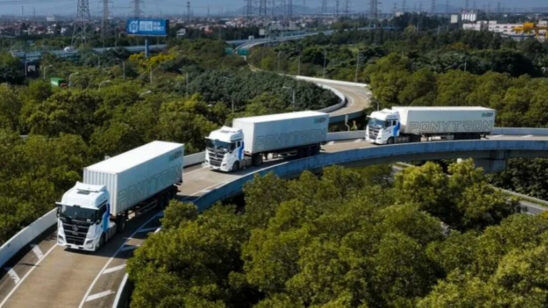 China combate la escasez de camioneros con camiones eléctricos autónomos en convoy
