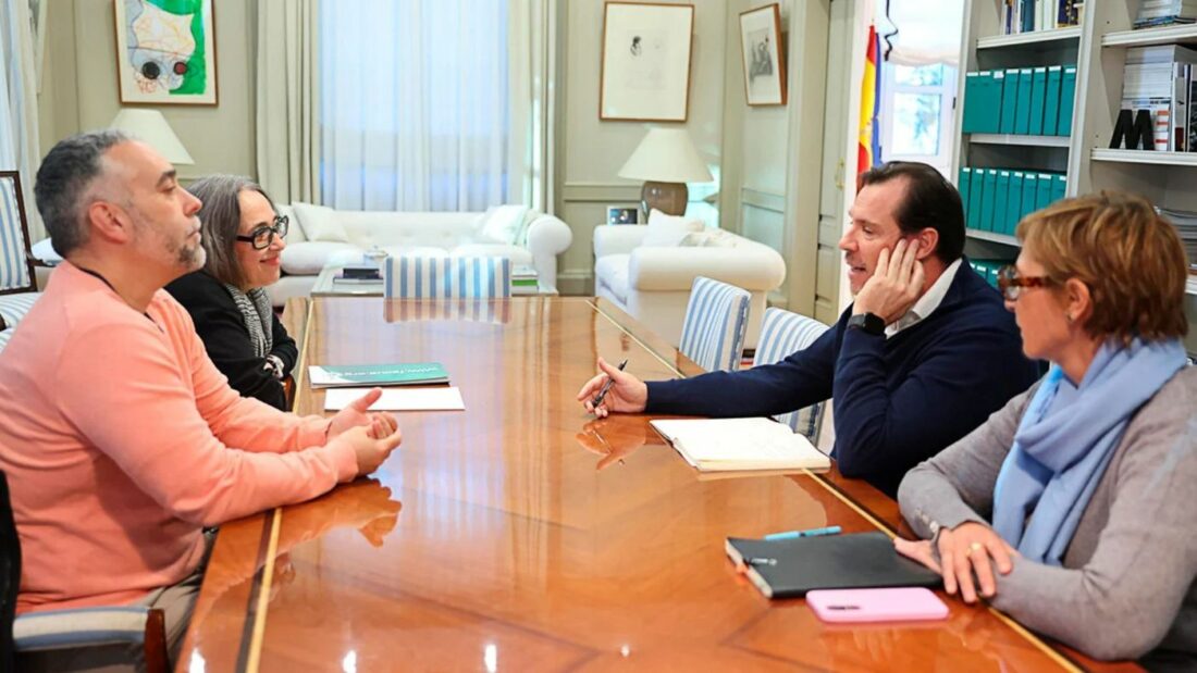 FACUA pide a Óscar Puente mejoras en los protocolos de información sobre los derechos de los pasajeros