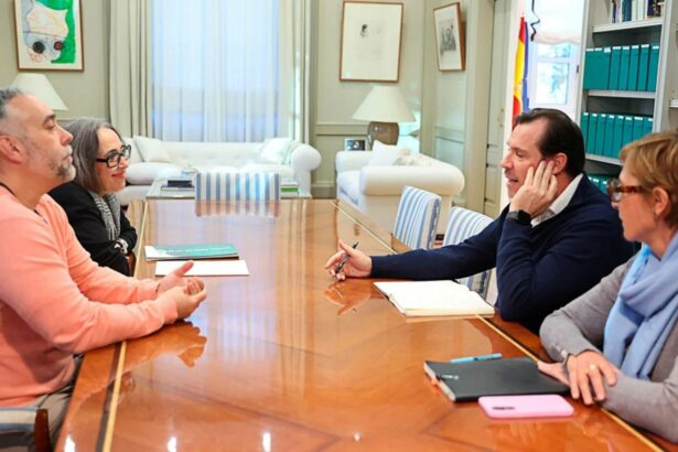 FACUA pide a Óscar Puente mejoras en los protocolos de información sobre los derechos de los pasajeros