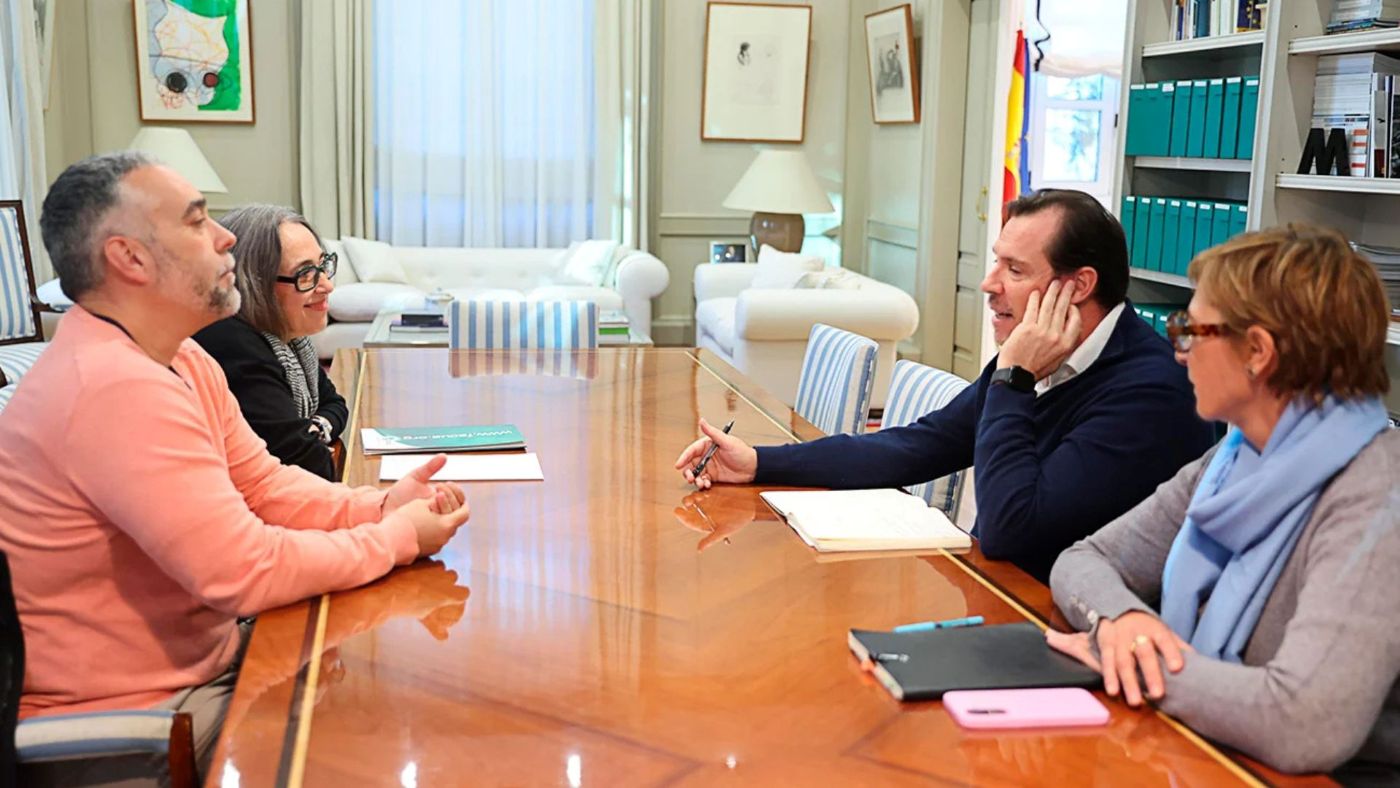 FACUA pide a Óscar Puente mejoras en los protocolos de información sobre los derechos de los pasajeros