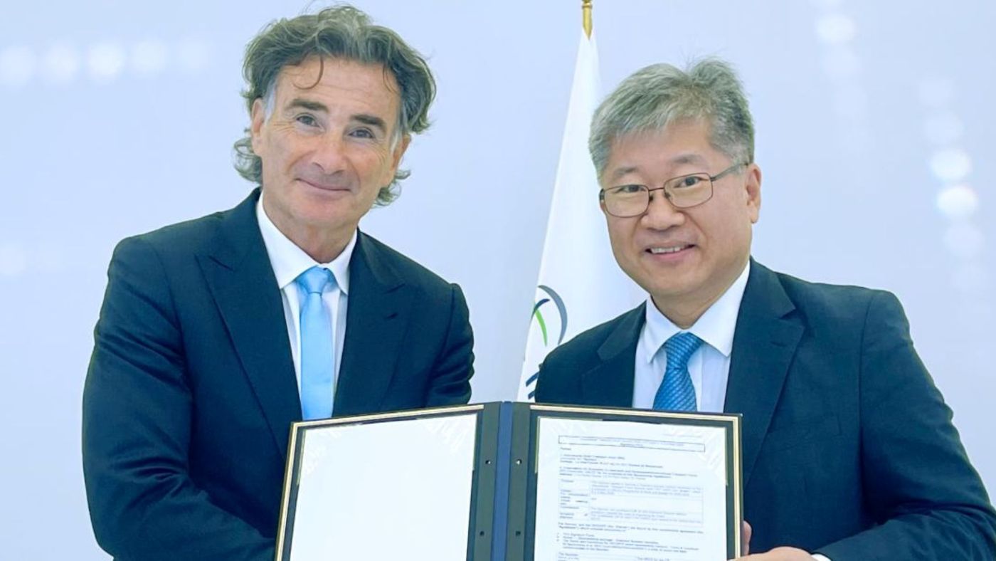 IRU e ITF firman un nuevo acuerdo de cooperación para la Cumbre del Transporte de 2026