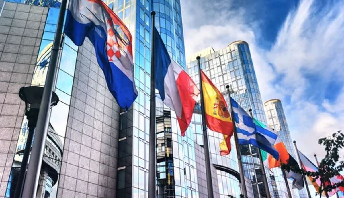 Trabajadores y sindicalistas se manifiestan frente al Parlamento Europeo contra la explotación laboral