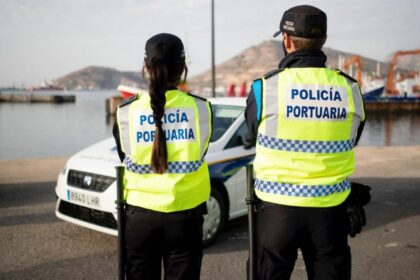 Reconocimiento al sacrificio realizado por la Policía Portuaria ante el azote del clima