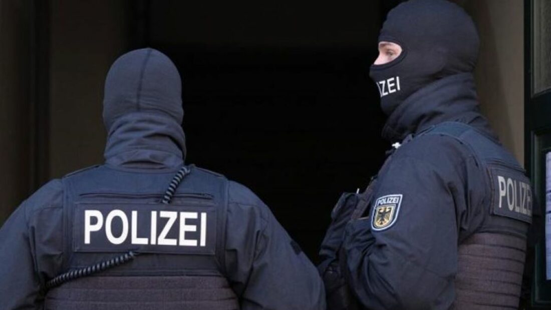 Roban a punta de pistola un camión en Alemania. Foto de archivo Roban a punta de pistola un camión en Alemania