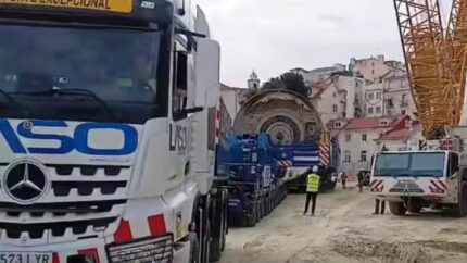 Un transporte especial del 637 toneladas