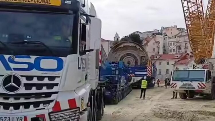 Un transporte especial del 637 toneladas