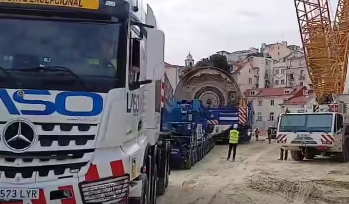 Un transporte especial del 637 toneladas