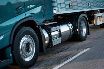 Volvo Trucks logra un nuevo hito con 10.000 camiones de gas vendidos en el mundo