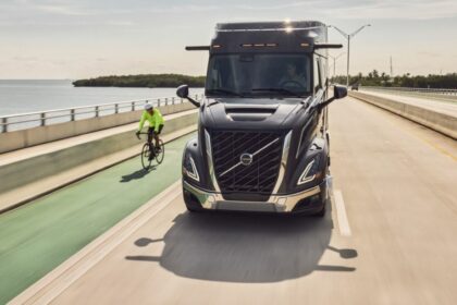 Volvo Trucks inicia la producción en EE. UU. del nuevo Volvo VNR