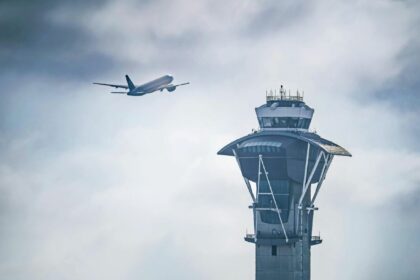 ETF advierte de las condiciones laborales y de los riesgos de seguridad en las torres de control españolas privatizadas