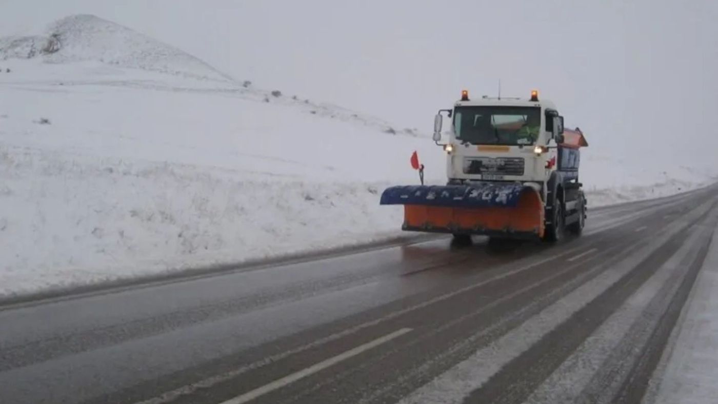 639 quitanieves y 114.089 toneladas de fundentes ante la previsión de nevadas en Castilla y León y Madrid